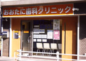 �O��